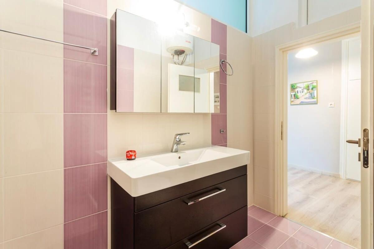 Kalamata Rose Nest - Urban Comfy Escape Luaran gambar